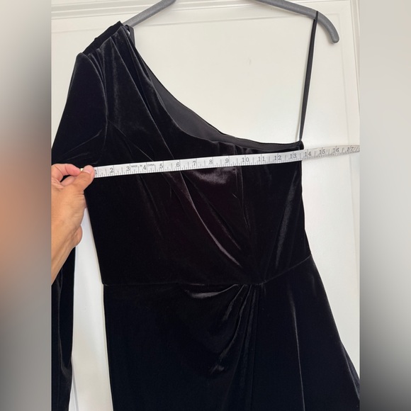 Amsale One-Shoulder Single Long Sleeve Velvet Gown in Black Size 4 NWT - Picture 7 of 11